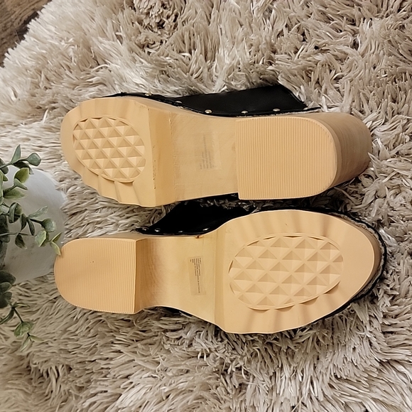 Aerosols | FURY | Black Leather Faux Fur Lined Clogs - Picture 10 of 14